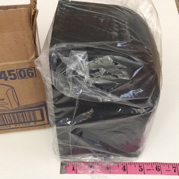 Kimberly Clark Scott Skin Care Dispenser Black - Picture 12 of 13